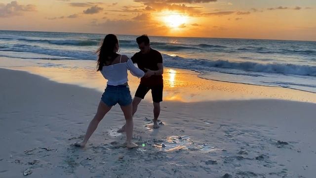 Чувственная бачата - Bachata Sensual. Танец бачата на берегу моря смотреть онлайн