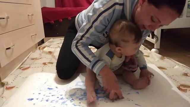 Интеллектуальное развитие ребенка 9 месяцев. Рисование. Урок 1 смотреть онлайн