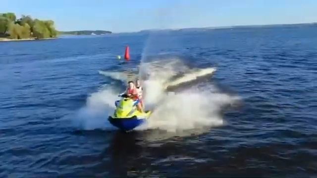 Разогнались на гидроцикле до 140 км/ч смотреть онлайн