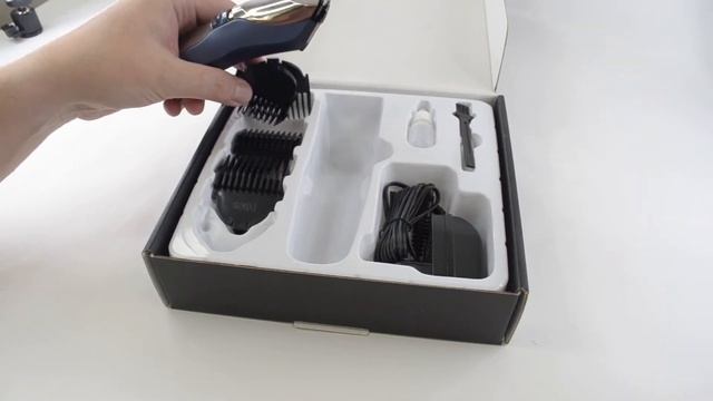 Машинка для стрижки волос CRONIER CR-820 смотреть онлайн