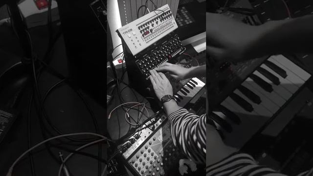 Roland Boutique Jam ; TR-09, SE-02, SH-01A смотреть онлайн