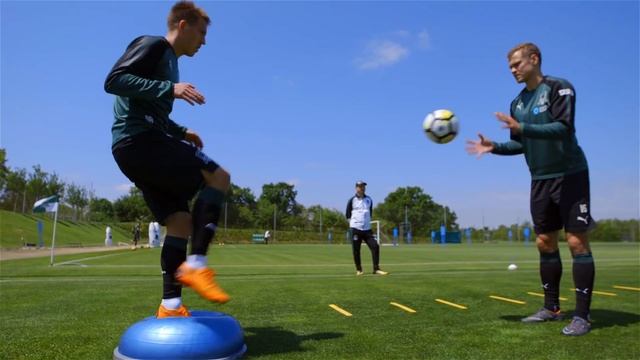 Сосредоточенно и с полной самоотдачей смотреть онлайн