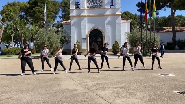 Zumba bamboleo/ remix rumba flamenca / Raya Real смотреть онлайн