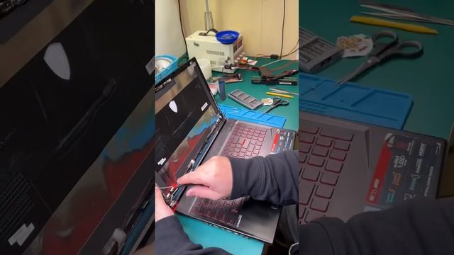 Замена корпусных частей на ноутбуке MSI MS-16P6 смотреть онлайн