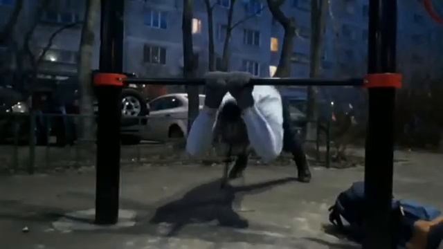 Французский жим на улице смотреть онлайн