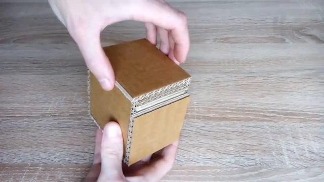 Как сделать копилку из картона? / How to make a piggy bank from a cardboard? смотреть онлайн