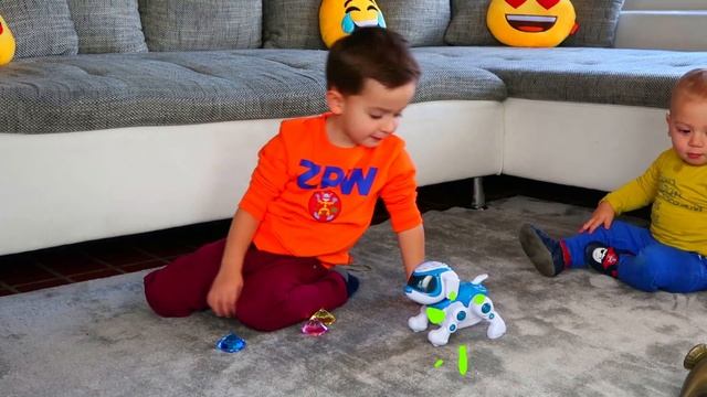 KuSaNiKi играют в магазин волшебных товаров / KuSaNiKi pretend play with magic toy shop смотреть онлайн