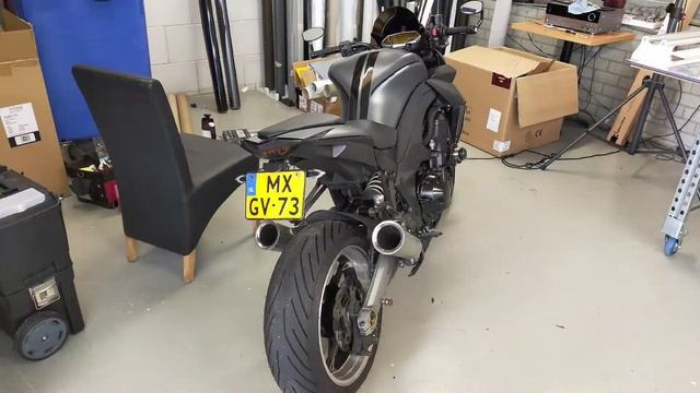 Kawasaki Z 1000 colour upgrade . Oracal 970 RA , charcoal grey satin with high glossy striping . смотреть онлайн