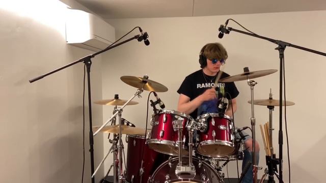 Nirvana - Floyd the Barber Drum Cover смотреть онлайн