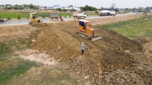 Новая локация  Рядом с шоссе Два бульдозера