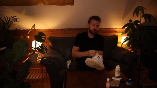 How to Clean White Leather Shoes (And Not RUIN the Leather) смотреть онлайн