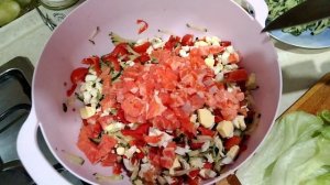 Салат с креветками и красной рыбой. Кулинария