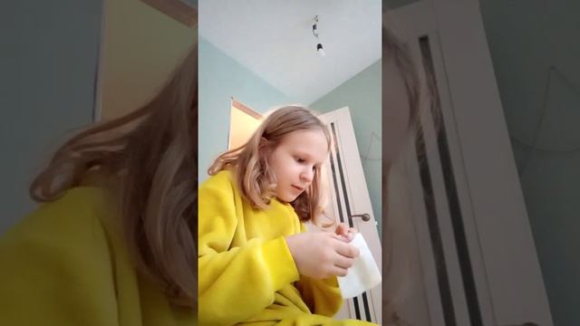 17 февраля мой день рождения я одеваю свою замазку и на ноги какую-то странную штуку смотреть онлайн