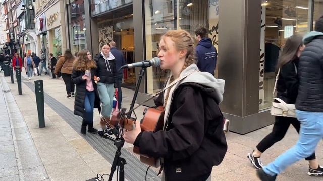 GROUP DANCES TO ‘SHUT UP AND DANCE’ | AMAZING MOMENT BUSKING смотреть онлайн