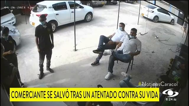 Comerciante de autos sobrevivió a un ataque armado: el sicario no tuvo puntería y se quedó sin bala смотреть онлайн