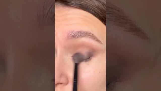 Макияж глаз в классических коричневых оттенках. Макияж для голубых, карих, зелёных глаз. смотреть онлайн