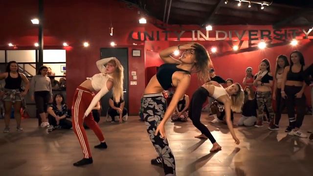 'Jade Chynoweth/Camren Bicondova' Dance Battle "Pretty Girls"-Iyaz (Fanmade) смотреть онлайн