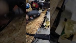 на триммере крутится катушка,диск на холостом ходу.