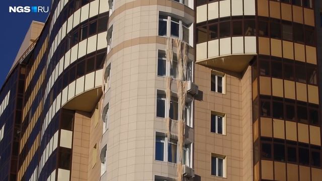 В ЖК «Корона» взорвалась батарея смотреть онлайн