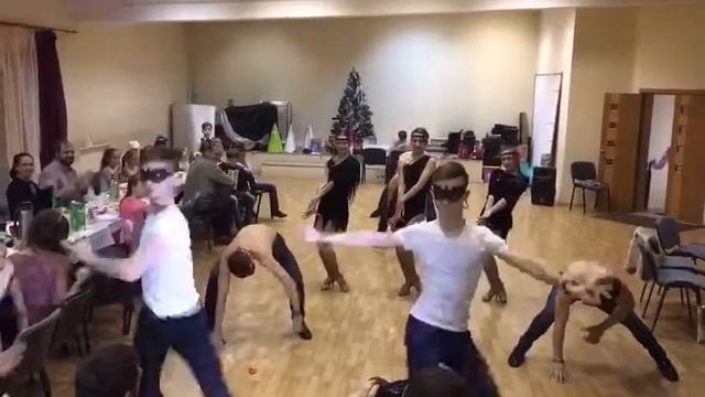 Новый год Торнадо Дэнс . смотреть онлайн