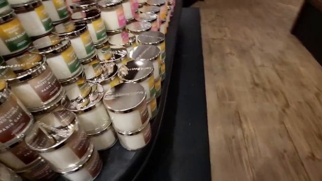 BATH & BODYWORKS | RED BINS ARE IN! | LOTS OF NEW ITEMS! STORE WALK THRU | #BATHANDBODY #CANDLES смотреть онлайн