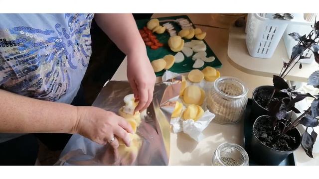 Запекаю картошку с салом???? смотреть онлайн