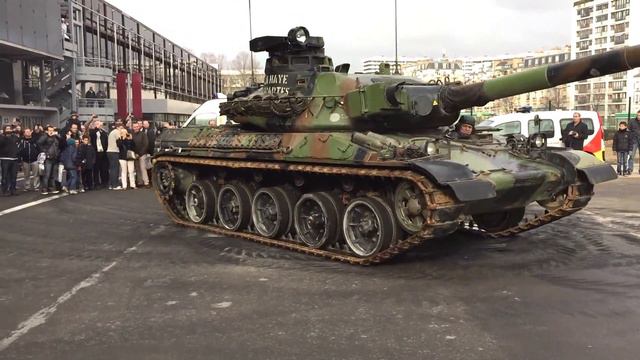 AMX-30 demonstration at Rétromobile (Paris) смотреть онлайн