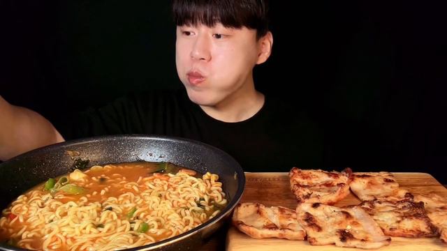 SUB) 납작막창 & 틈새라면 먹방 MUKBANG ASMR 요즘 곱창, 막창, 대창이 유행이죠? 매콤한 틈새라면에 쫄깃쫄깃 막창 조합도 굿👍 смотреть онлайн
