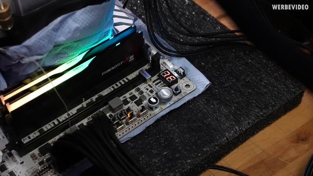Overclocking with Prototypes can be a Real Challenge - But we still hit over 8 GHz смотреть онлайн