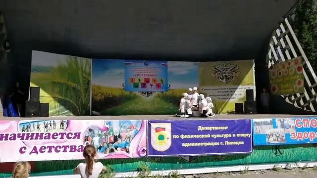 Дебют на большой сцене. Танец "Поварята" смотреть онлайн