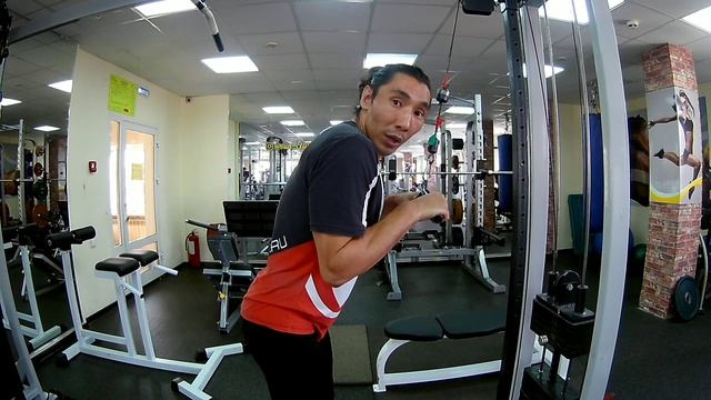 Разгибания рук в блоке с прямой ручкой смотреть онлайн