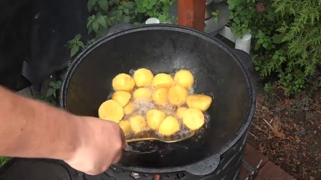 Утка с яблоками в казане на печке "Бухара-2" Производственной компании "Огонь" смотреть онлайн