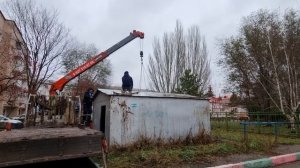 ?Манипулятор поднял гараж ?