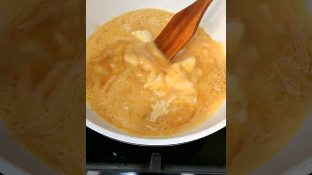 Скрэмбл или яичница (самый легкий и воздушный) смотреть онлайн
