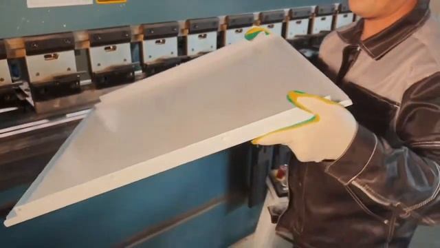 Производство элементов потолка CLip In для чистых помещений Pharm-engineering смотреть онлайн