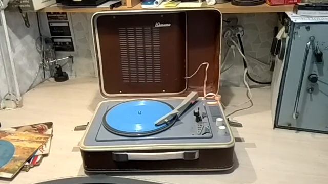 Ламповый электрофон-чемоданчик "Юность" смотреть онлайн