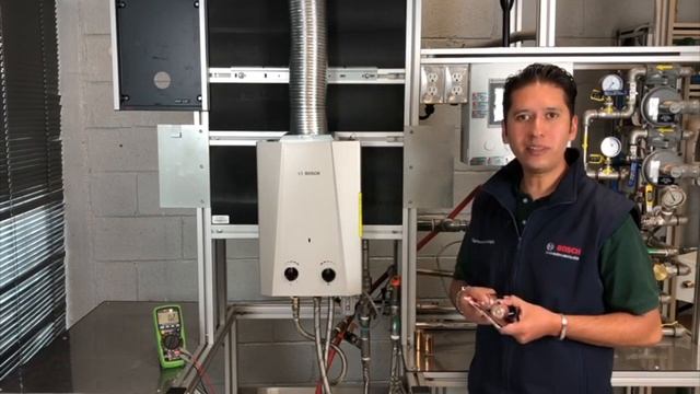 Revisión de baterías en calentador instantáneo Easy 5 смотреть онлайн