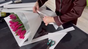 Стильный способ упаковать букет из тюльпанов