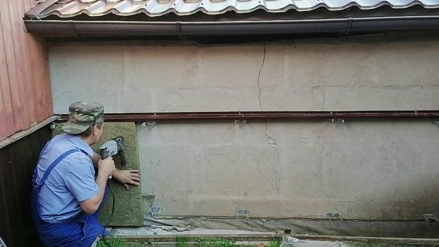 Утепляю стенку гаража от фундамента дома. смотреть онлайн