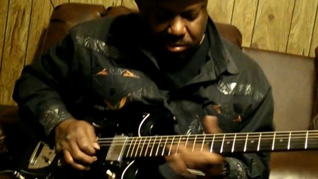 Syl Bailey plays black SG Guitar смотреть онлайн