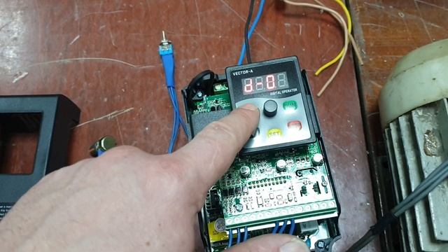 Как настроить частотный преобразователь. IDS-M 2,2 кВт 220В настроить управление с терминала. смотреть онлайн