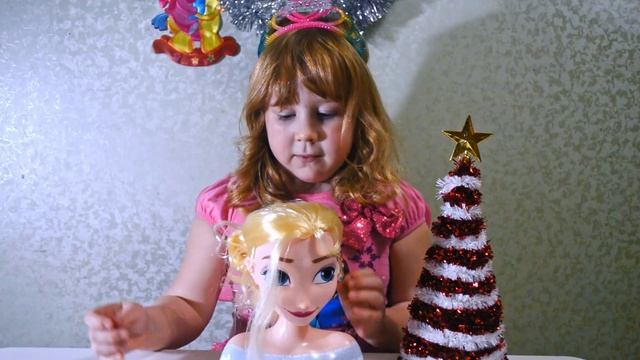 Набор для создания причесок Эльза Disney - Frozen Elsa Styling Head распаковка с Полей смотреть онлайн