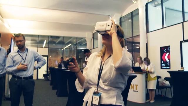 Демонстрация робота Endurance VR Bot на TAdviser SummIT 2018 смотреть онлайн