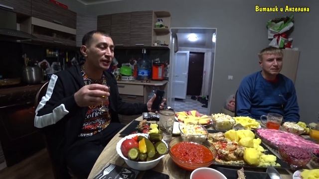 КОРОЧЕ ГОВОРЯ ОТМЕЧАЕМ НОВЫЙ ГОД / КУПИЛИ ПРОДУКТЫ / НАКРЫЛИ СТОЛ / ПОДАРКИ / САЛЮТ / НОВЫЙ 2021 ГО смотреть онлайн