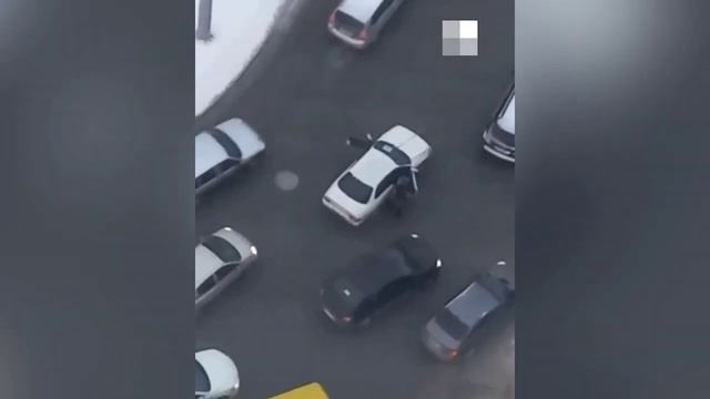 Осиротевшие пассажиры алкаша ломились ко всем подряд смотреть онлайн