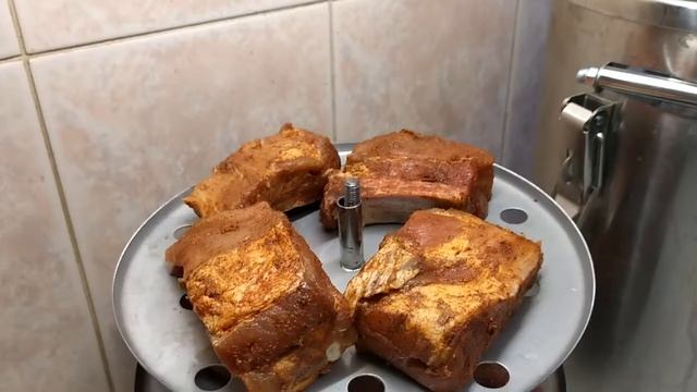 Копченые свиные рёбра в ДОМАШНИХ условиях! смотреть онлайн