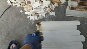 Самый дешёвый заборчик для клумбы! Сделай сам! Из фруктовых ящиков.