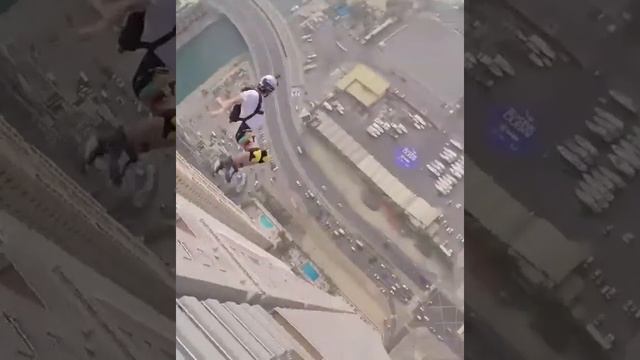 Прыгнули с парашютом самой большой зданий в Дубае смотреть онлайн
