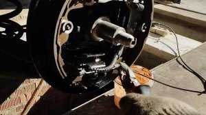 Ремонт, настройка задних барабанных тормозов Сузуки Свифт 2008 год выпуска. Авторегулятор износа.