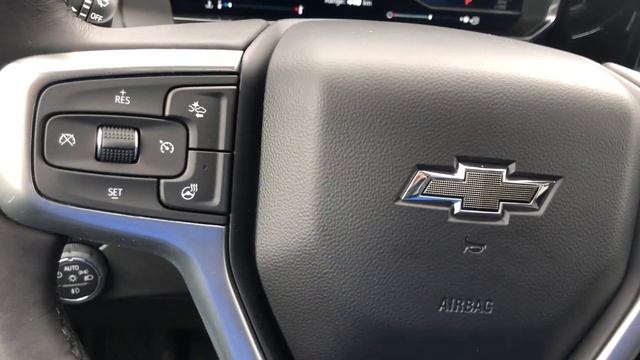2022 Chevrolet Silverado Trail Boss Z71 смотреть онлайн